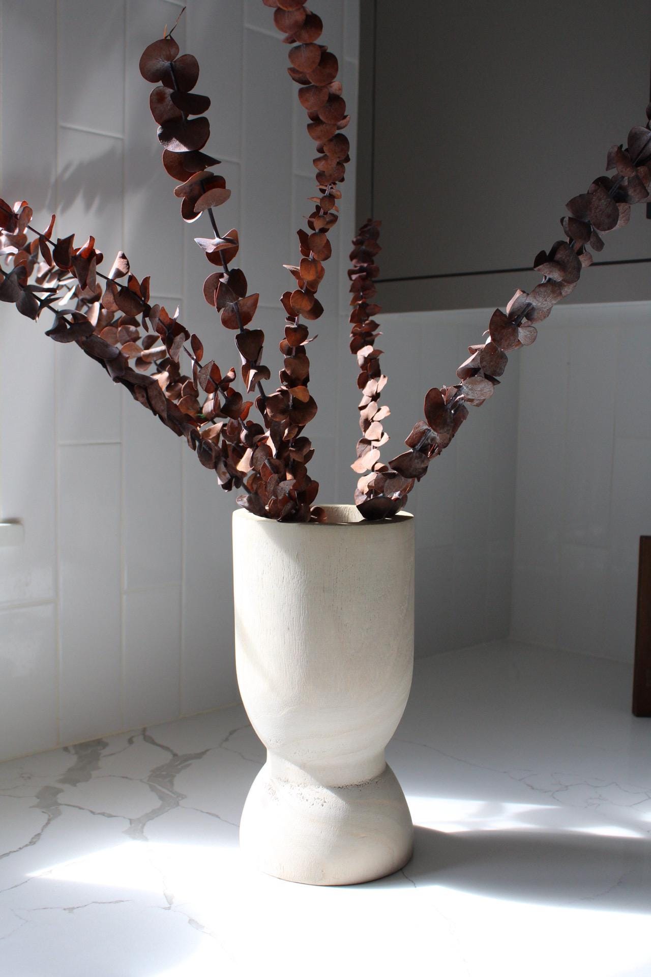 White Flower Vase Modern Design Paulownia Wood Container Natural Home Accent Dried Flower Display Wedding Centerpiece Collection Organic Style Decor Living Room Essential Farmhouse Home Detail Whitewashed Finish Elongated Shape Contemporary