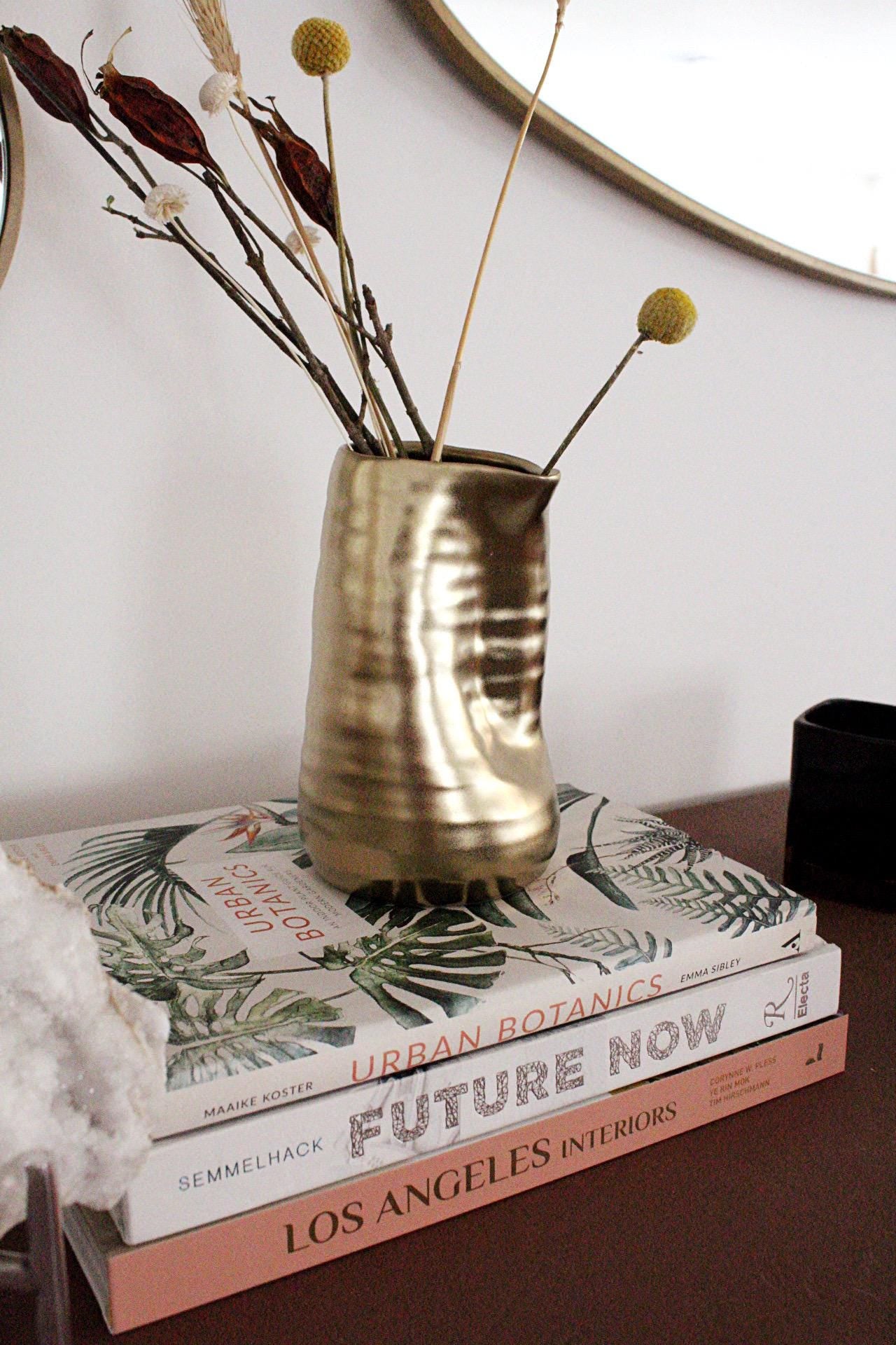 Gold Vase Ceramic Vase Decorative Vase Modern Home Decor Bookshelf Decor Table Decor Shelf Decor Statement Vase Housewarming Gift Gold Accent