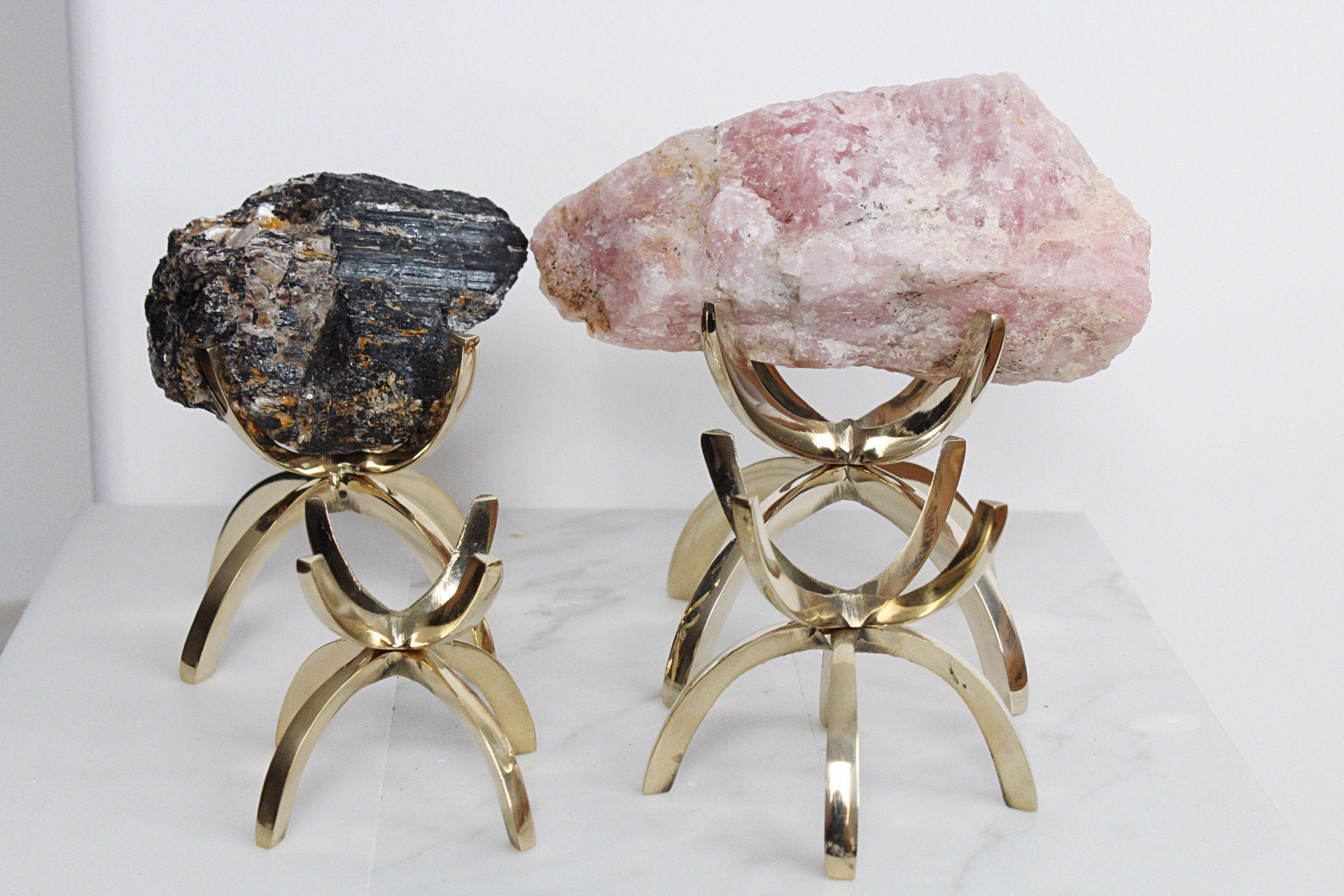 Modern Brass Crystal Stand Display Brass Crystal Stand Gold Rock Display Holder Sphere Stand Stylish Brass Home Decor Minimal Crystal Stand