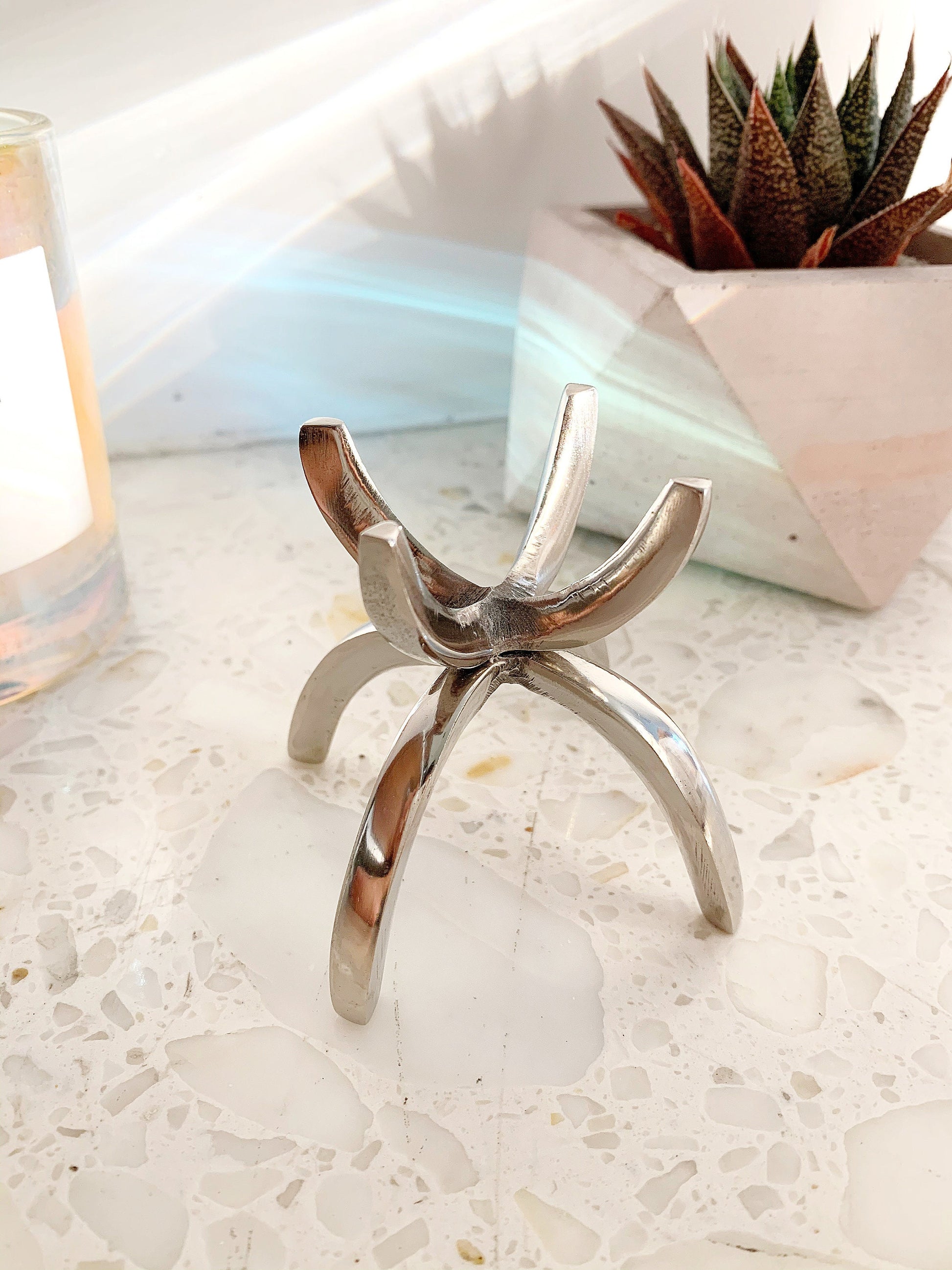 Modern Brass Crystal Stand Display Brass Crystal Stand Gold Rock Display Holder Sphere Stand Stylish Brass Home Decor Minimal Crystal Stand