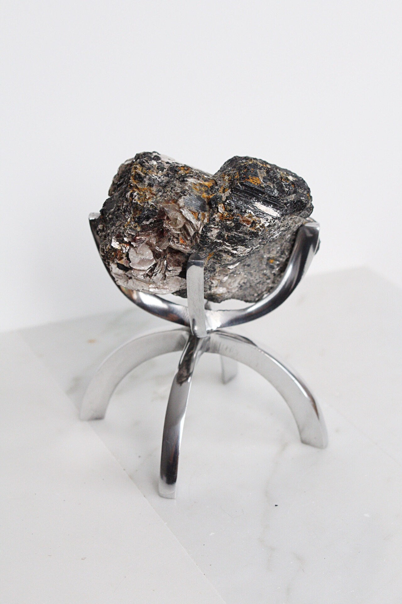 Modern Silver Crystal Display Holder Stand Aluminum Claw Minimal Crystal Display Stand Mineral Sphere Stylish Display Stand Geode Stand