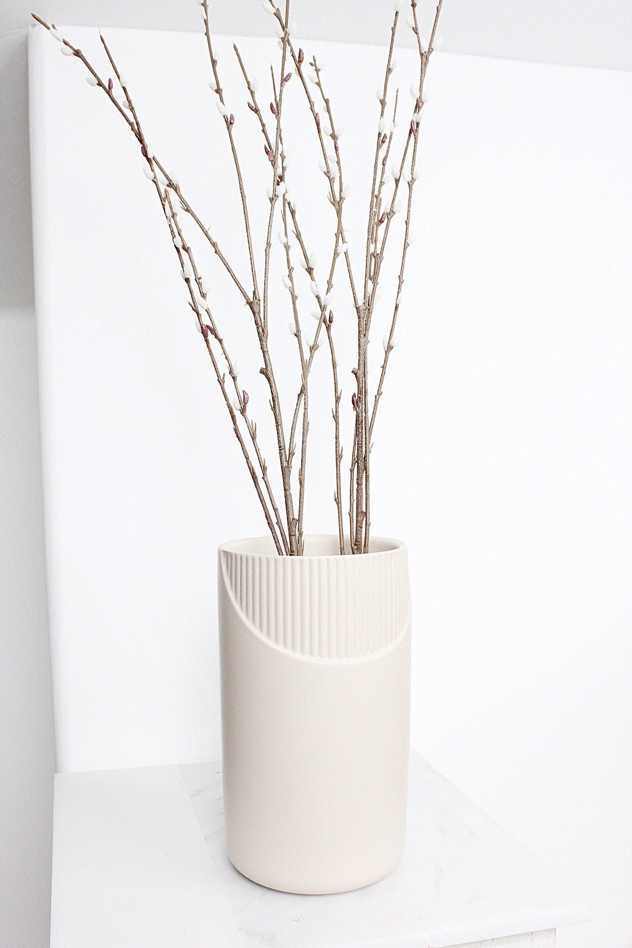 Neutral Beige Fluted Modern Pot Minimal Planter Indoor Plants Home Decor Floral Decorative Vase Wedding Elegant Wedding Venue Decoration