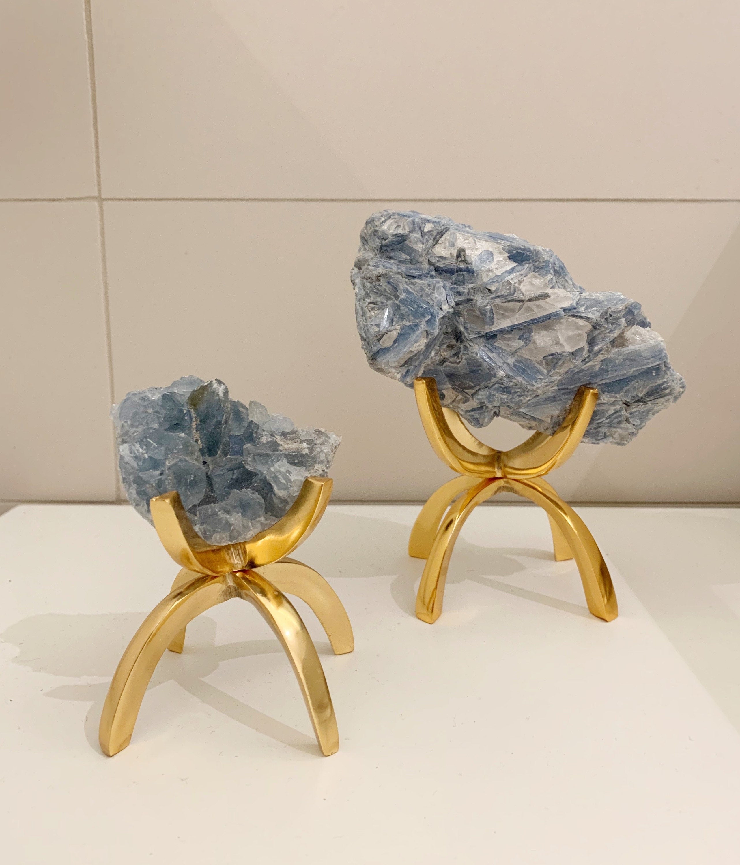 Modern Brass Crystal Stand Display Brass Crystal Stand Gold Rock Display Holder Sphere Stand Stylish Brass Home Decor Minimal Crystal Stand Modern Home Accessories Crystal Decor