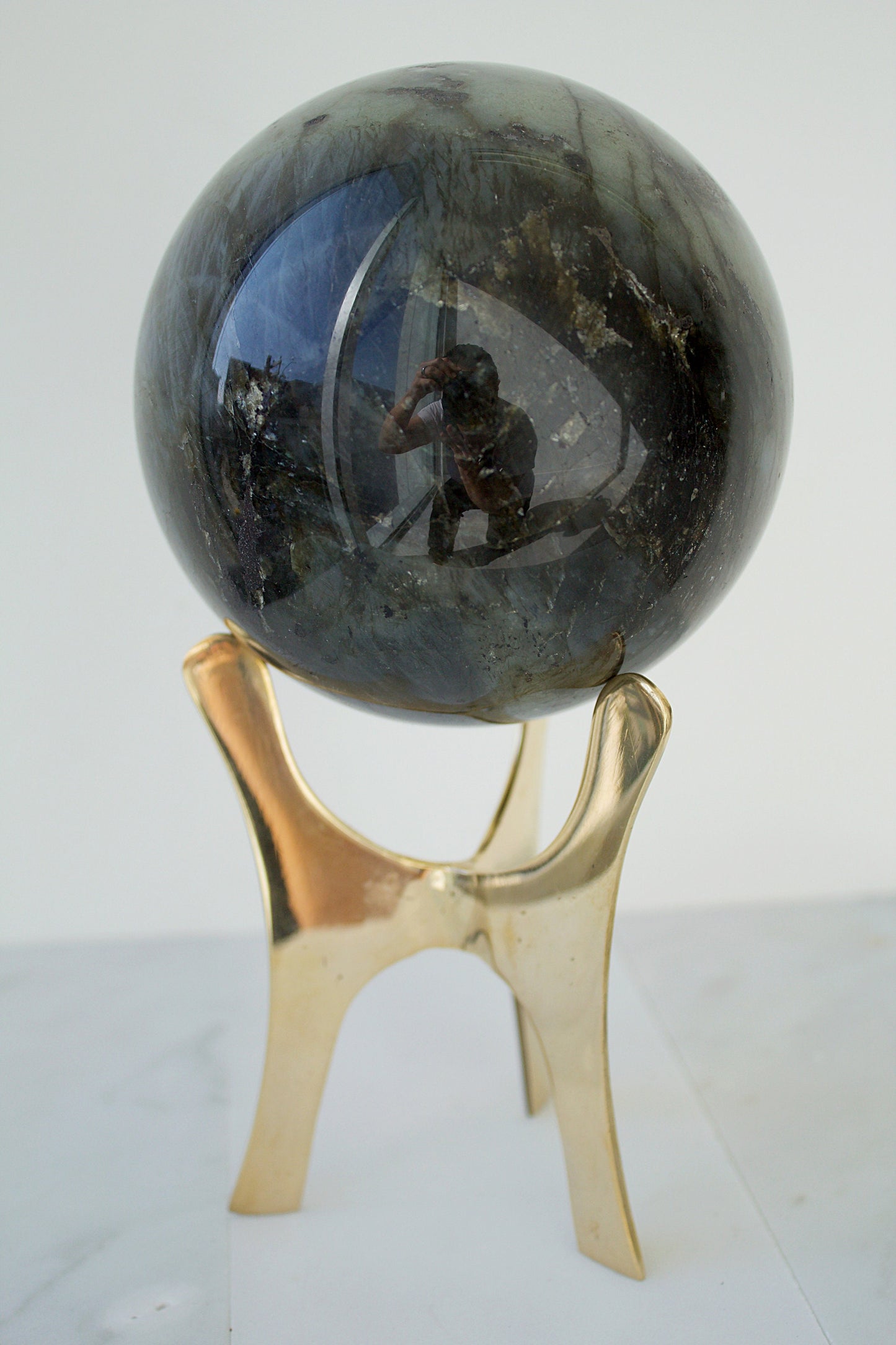 Modern Brass Crystal Tripod Stand Display Brass Crystal Stand Gold Rock Display Holder Sphere Stand Brass Home Decor Minimal Crystal Stand