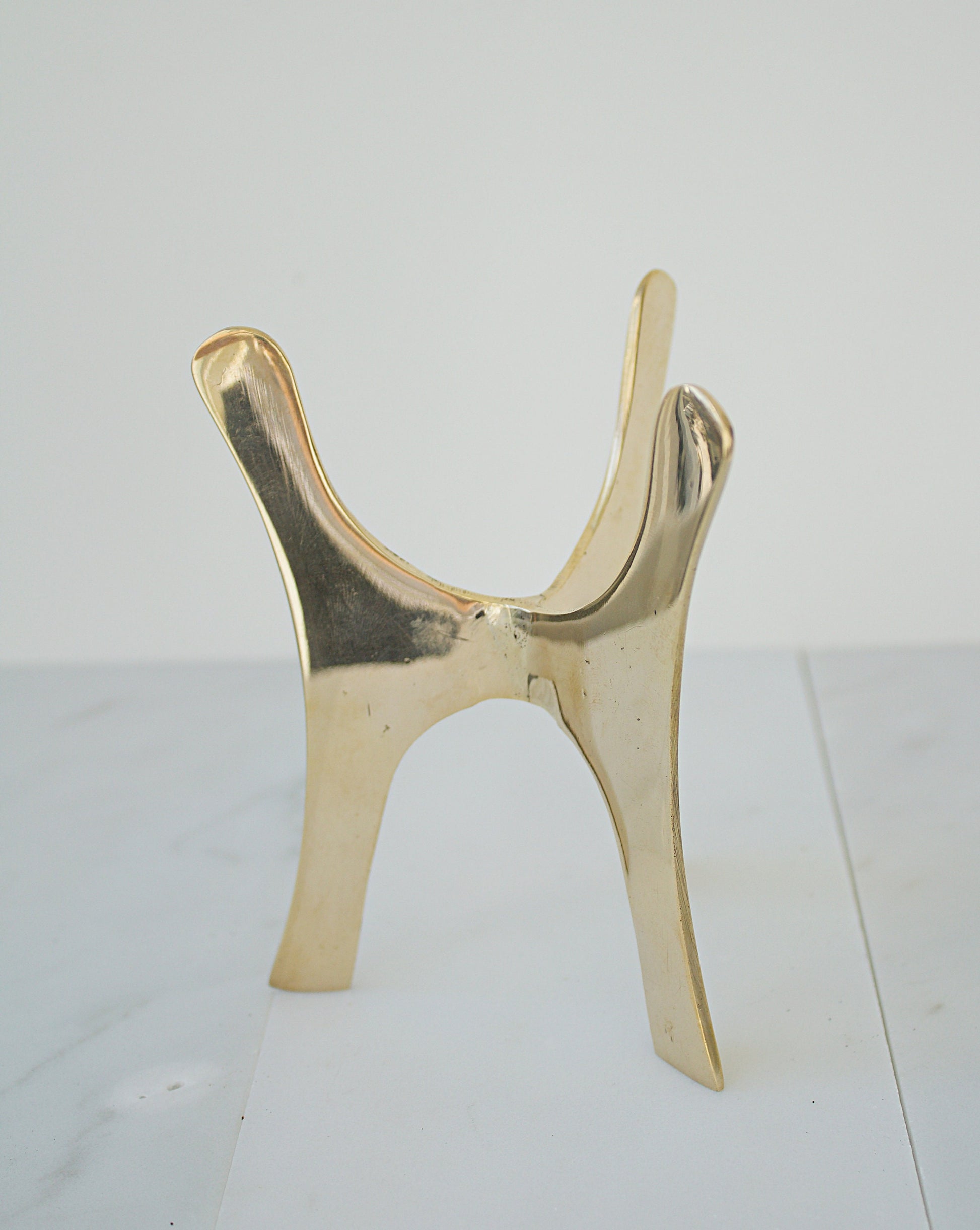 Modern Brass Crystal Tripod Stand Display Brass Crystal Stand Gold Rock Display Holder Sphere Stand Brass Home Decor Minimal Crystal Stand