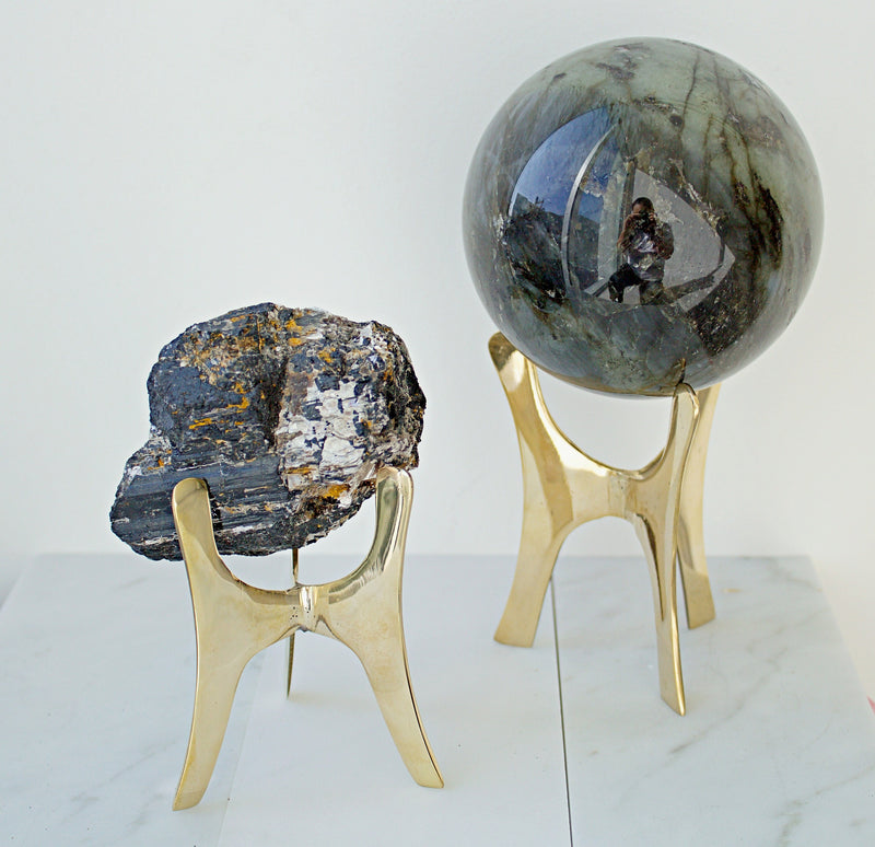 Modern Brass Crystal Tripod Stand Display Brass Crystal Stand Gold Rock Display Holder Sphere Stand Brass Home Decor Minimal Crystal Stand