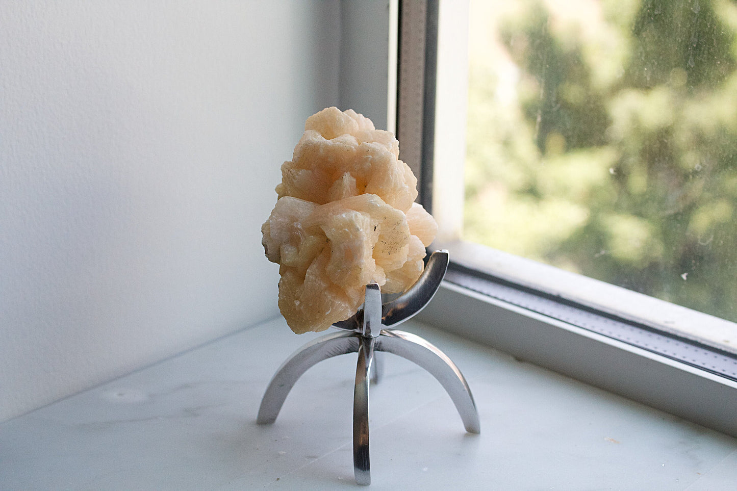 Rose Gold Crystal Display Stand – Copper Rock Holder for Home Decor