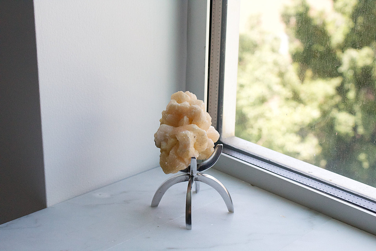 Rose Gold Crystal Display Stand – Copper Rock Holder for Home Decor