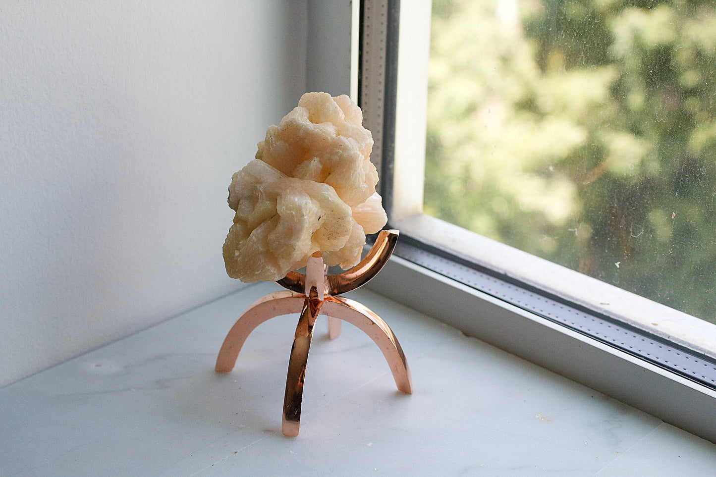 Rose Gold Crystal Display Stand – Copper Rock Holder for Home Decor