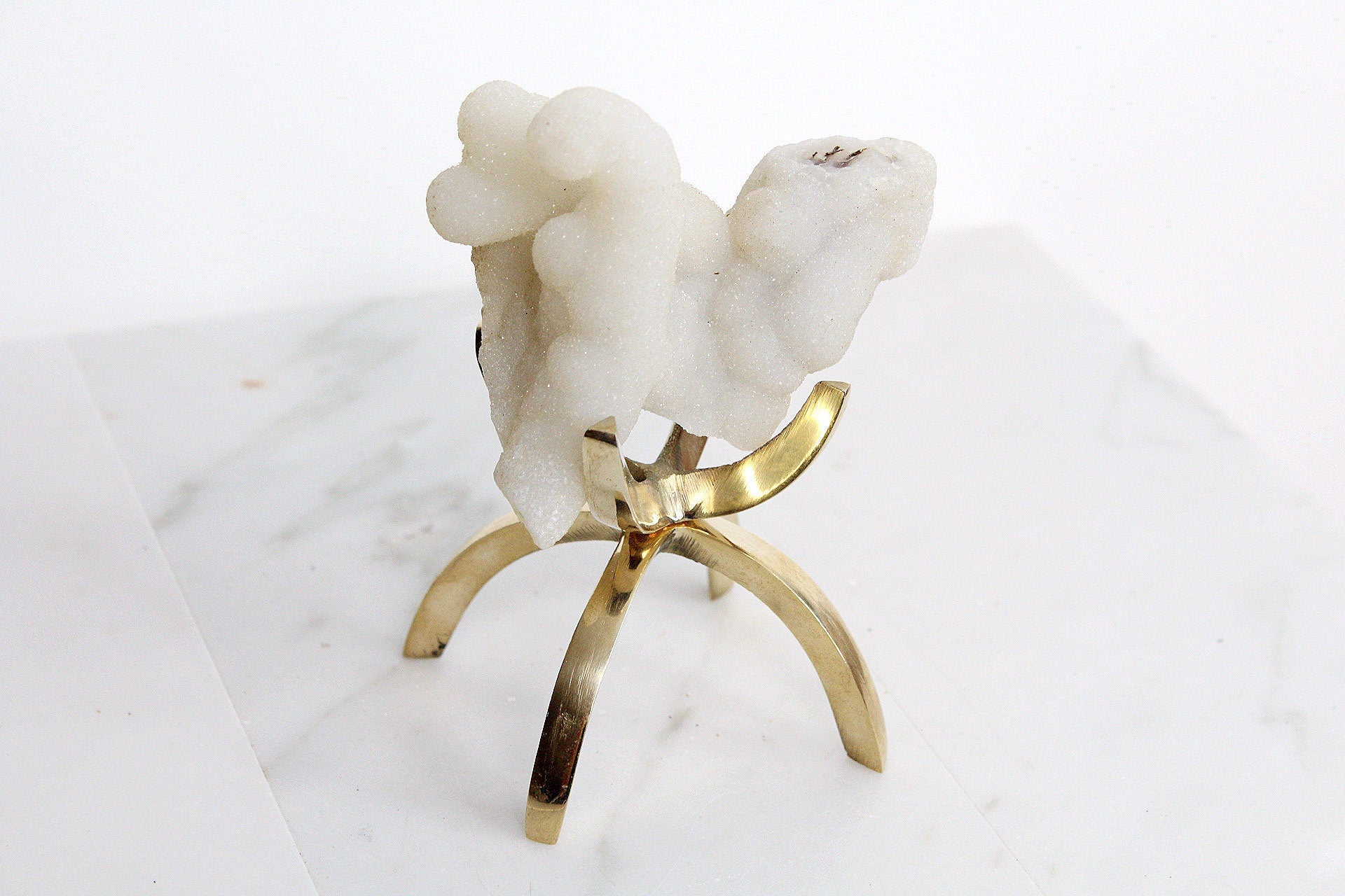 Modern White Crystal Decor with Brass Claw Stand: Chalcedony Quartz Mineral Boho Decor Accent Quartz Crystal Gift Minimal Brass Claw Stand Modern Crystal Decor with Brass Claw Stand: Chalcedony Quartz Mineral
Boho Crystal Display: Chalcedony Quartz