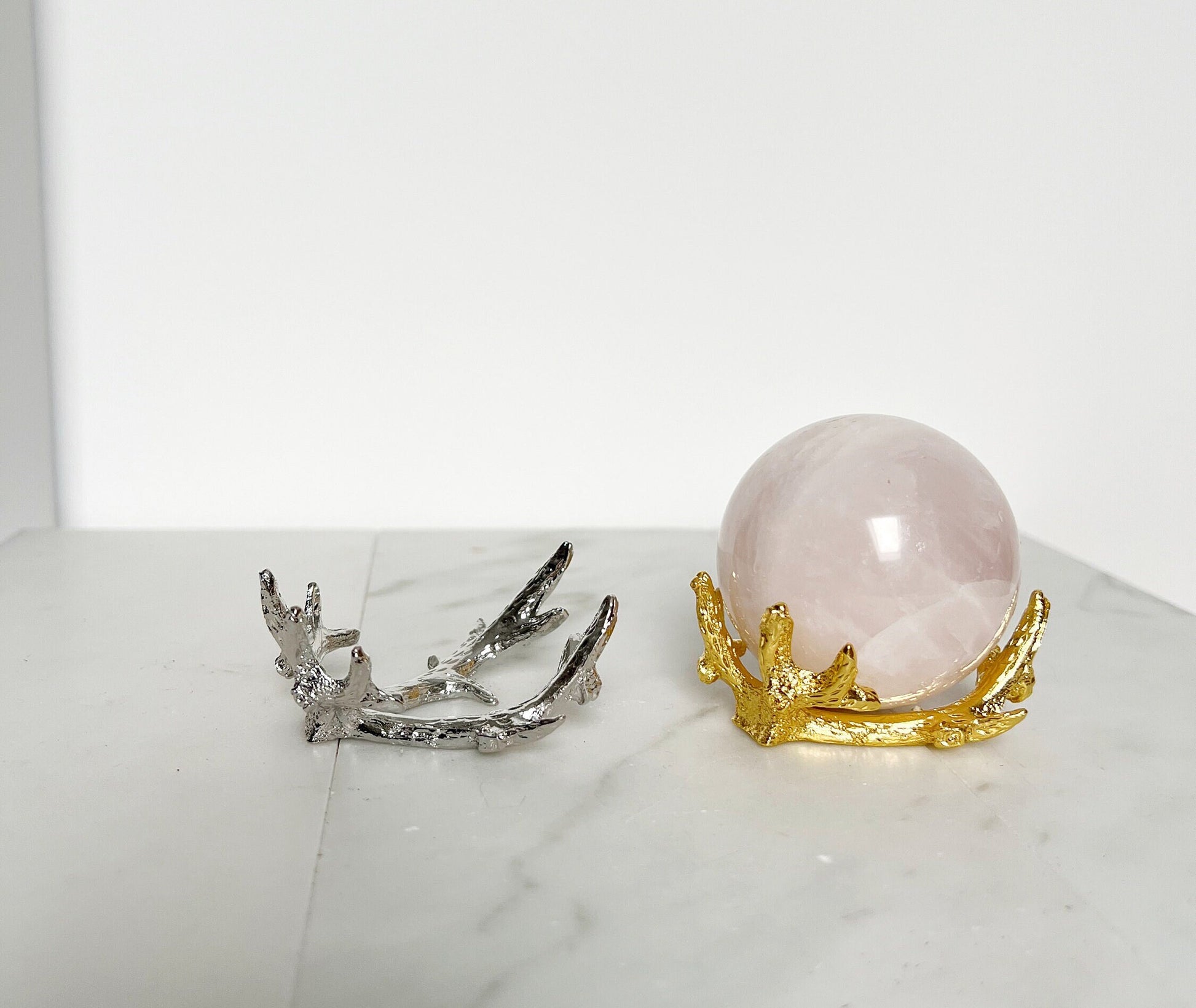 Gold Modern Crystal Sphere Display Stand for Boho Home Decor  Small Crystal Ball Holder Steel Antler Stand Rustic Home Decor Feng Shui Accent Meditation Room Decor Nature Inspired Design Woodland Charm Crystal Display Unique Gift Idea Compact Stand