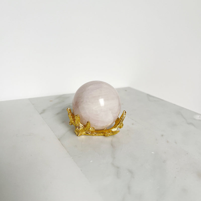 Gold Modern Crystal Sphere Display Stand for Boho Home Decor Stylish Elk Antlers Wood Stone Mineral Display Holder Metal Small Crystal Stand
