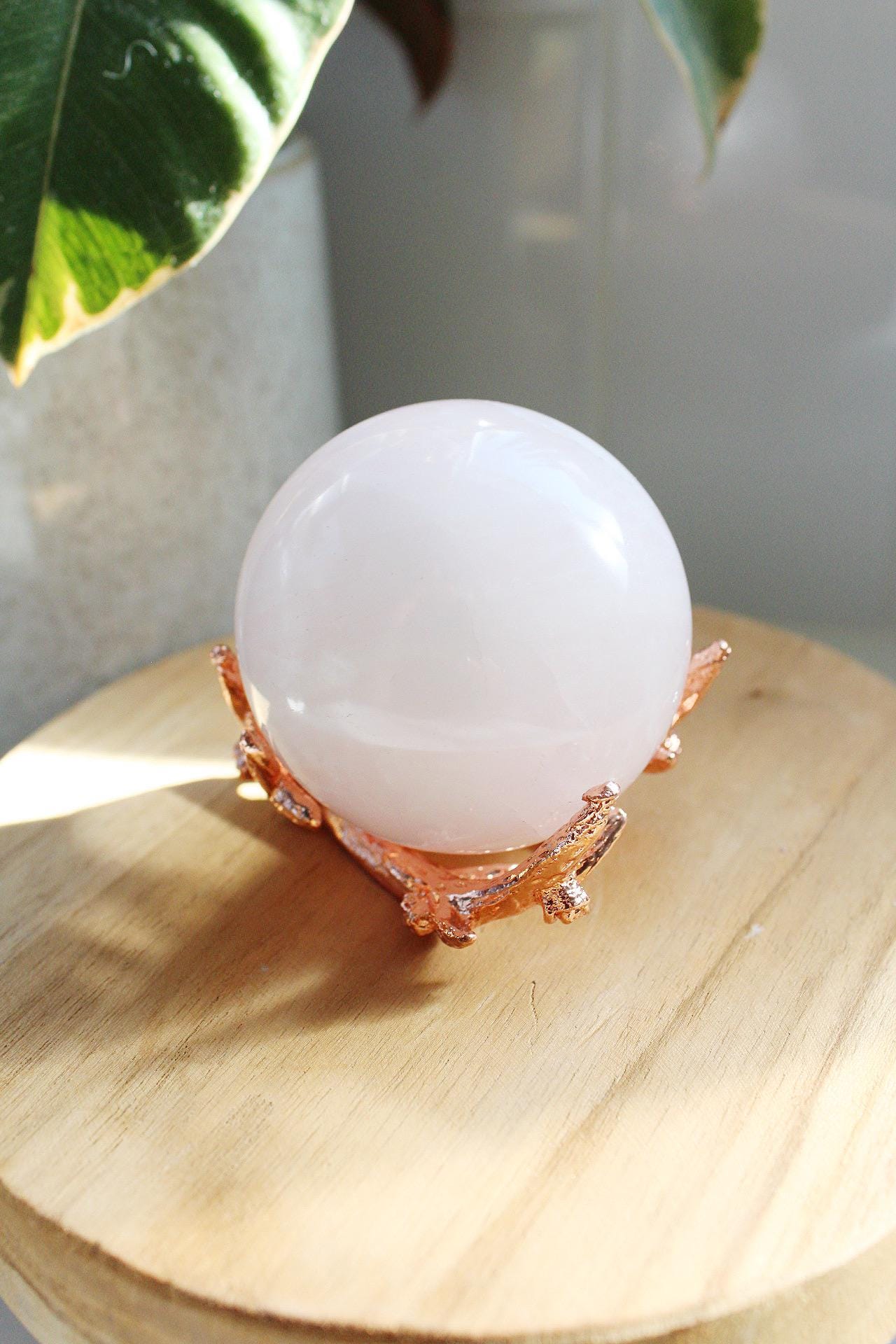 Gemstone Display Stand Nature Steel Crystal Stand Meditation Room Decor Feng Shui Accent Compact Crystal Ball Holder Rustic Home Decor Gift Crystal Enthusiast Unique Gift Idea