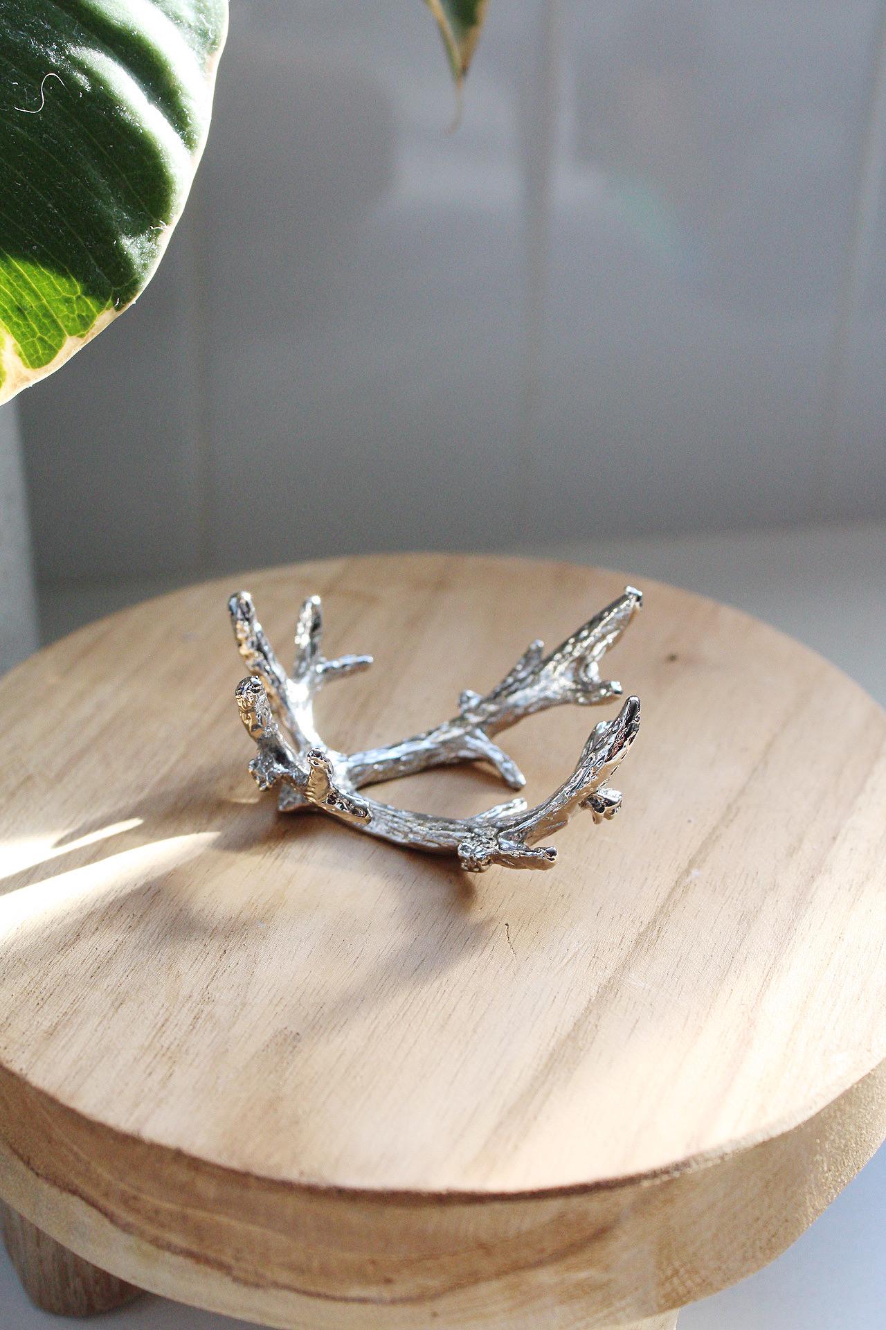 Antler Crystal Stand Rustic Decor Modern Accessory Gemstone Display Feng Shui Accent Meditation Room Nature Inspired Design Steel Crystal Holder Woodland Charm Crystal Ball Stand Gift