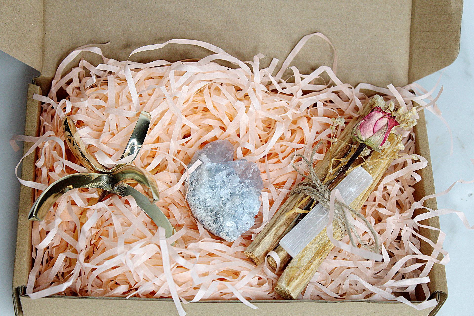 Celestite and Palo Santo Set Healing Crystals and Incense Meditation Starter Pack Spiritual Gift Set Home Altar Supplies Crystal Meditation Set Meditation Room Decor Spiritual Home Decor