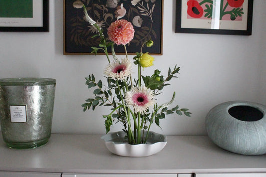 Cerulean Stoneware Kitchen Bowl – Coastal Clamshell Design for Dining