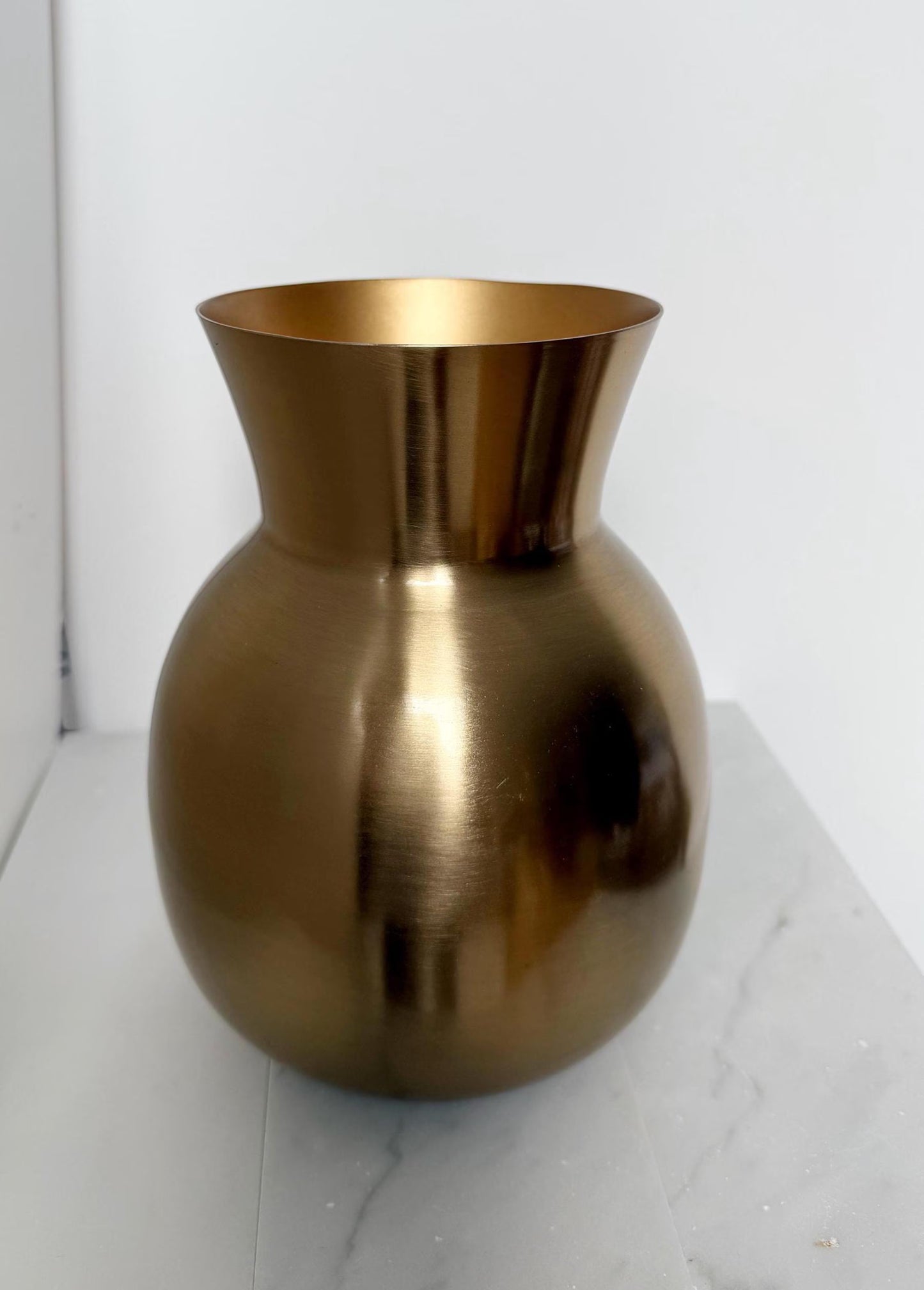 Modern Gold Metal Vase – Round Flower Container